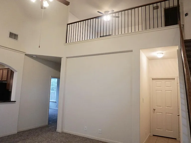 2305 Nestlewood Dr — Photo 7