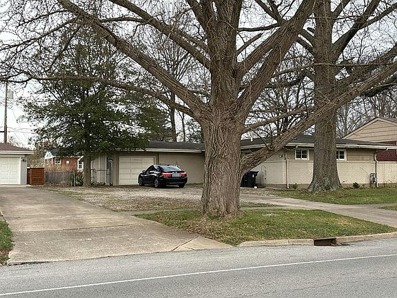 3rd image of 3213 Furman Blvd