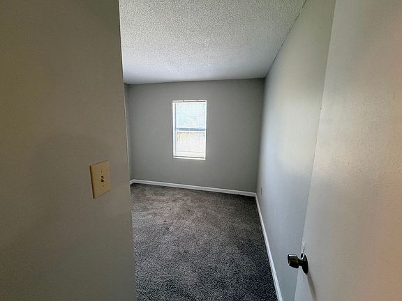 3rd image of 4114 Oak Dr #7