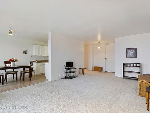 4th image of 7061 N Kedzie Ave Suite 1610