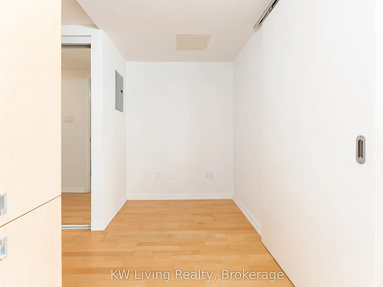 37 Grosvenor St #1603 — Photo 10