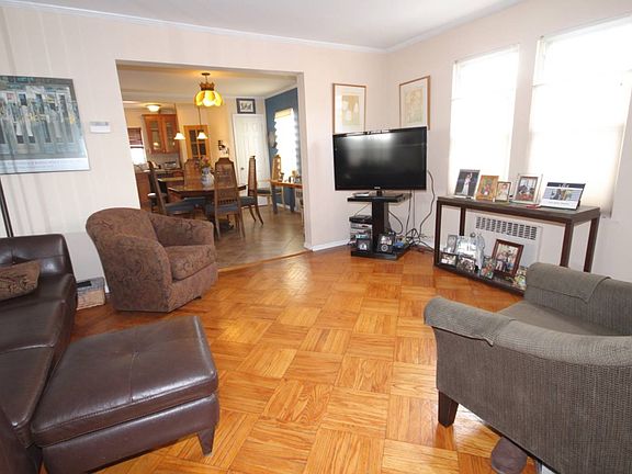 5th image of 1538 E 66th St