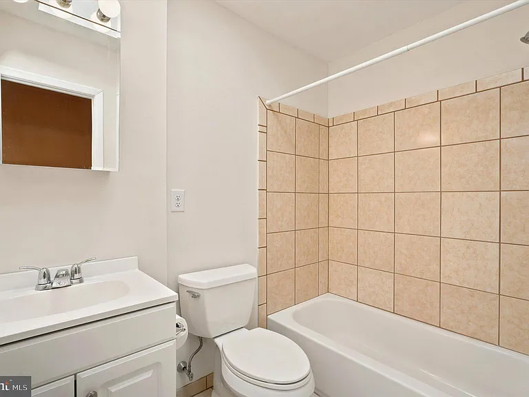 668 Renz St — Photo 19