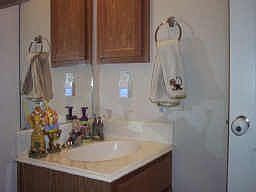 2nd Bathroom w/single vanity / tub w/shower