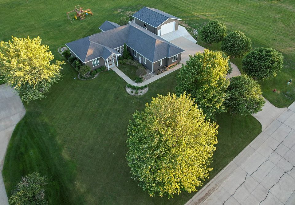 1st image of 1109 Saint Andrews Dr