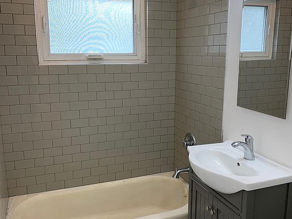 5th image of 1507 Beloit Ave APT 1