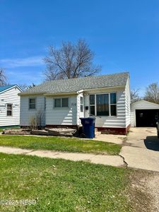 710 3rd St SW, Watertown, SD, 57201