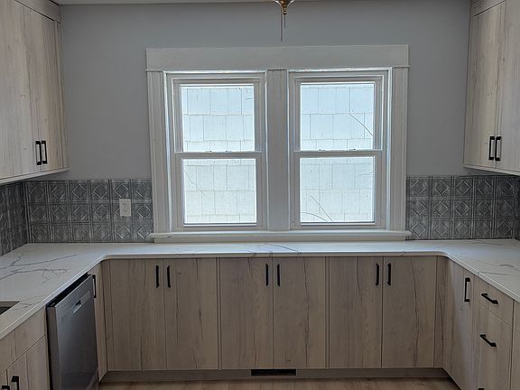 3rd image of 381 Huntington Ave