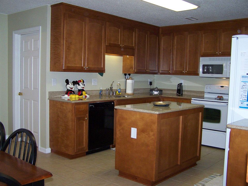 Eat-in Kitchen