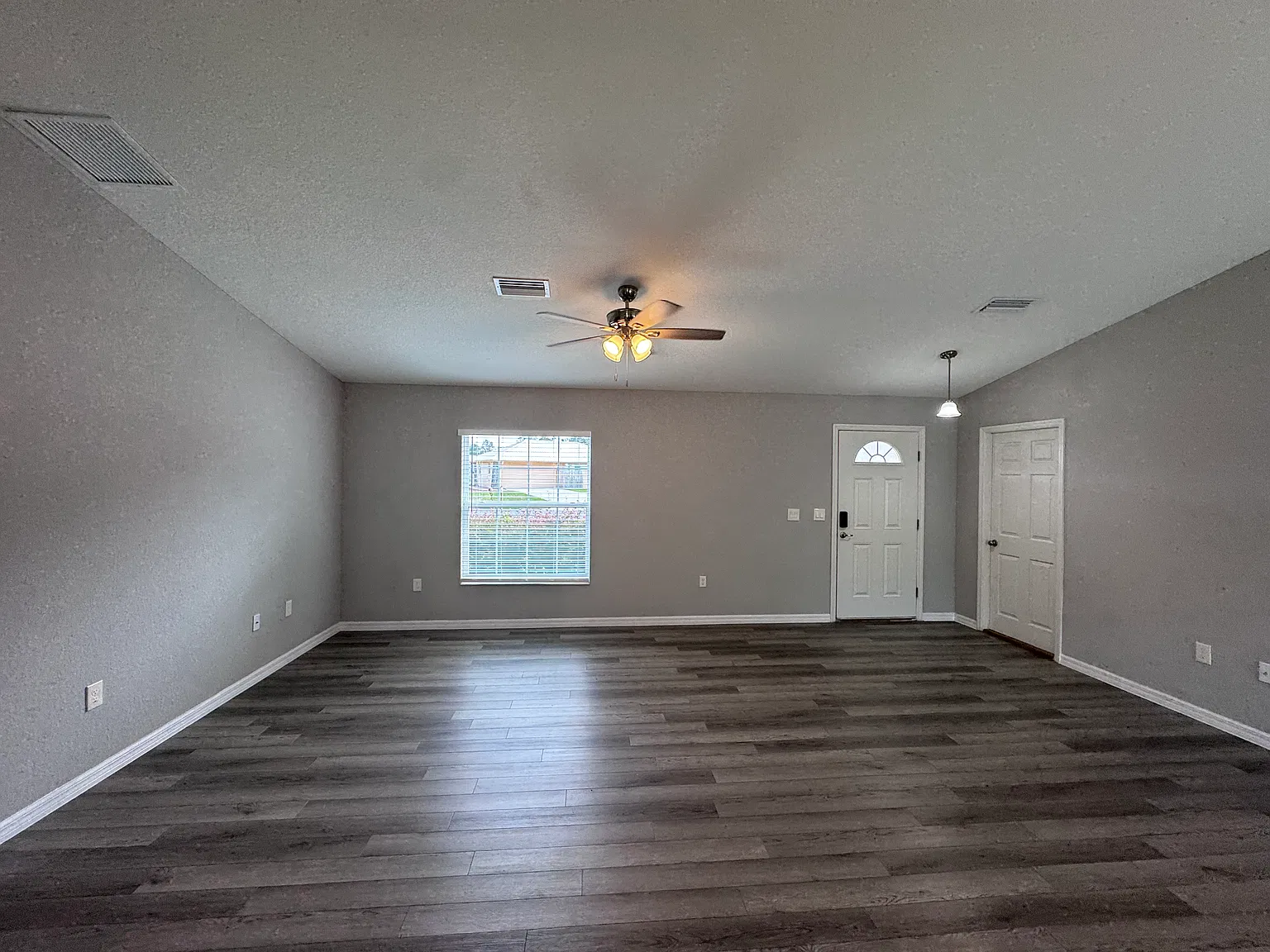 3 bed, 1374 sqft, $1,650 — Photo 4