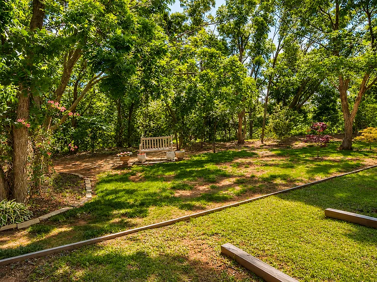 13600 Lake Shore Dr — Photo 27