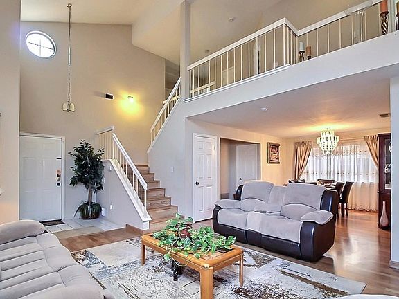 4th image of 1038 Burnham Dr