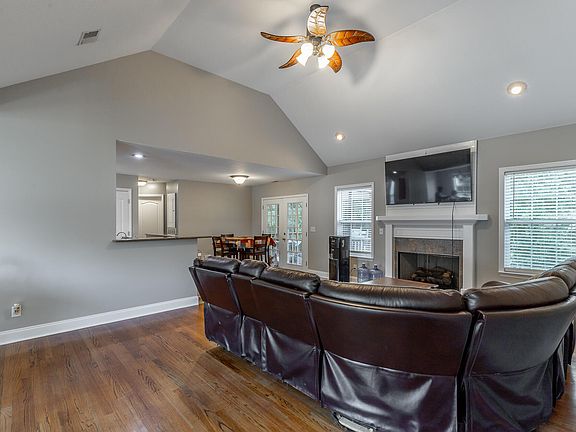 4th image of 200 Hidden Oaks Dr