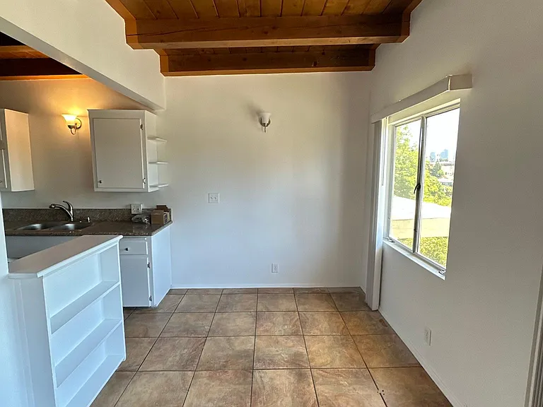 700 Robinson St #6 — Photo 3
