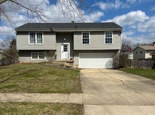 5102 W Dartmoor Dr, McHenry, IL 60050