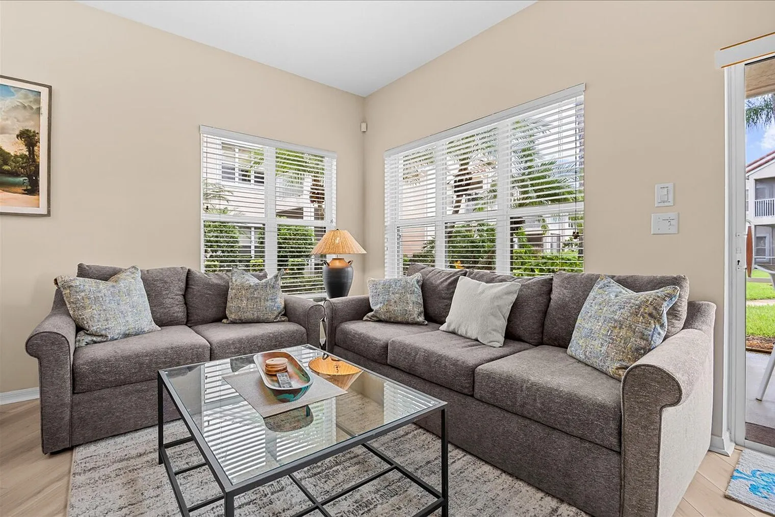 2 bed, 1.0 bath, $4,680 — Photo 2