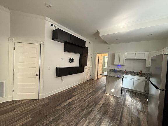5th image of 433 Oak St #1