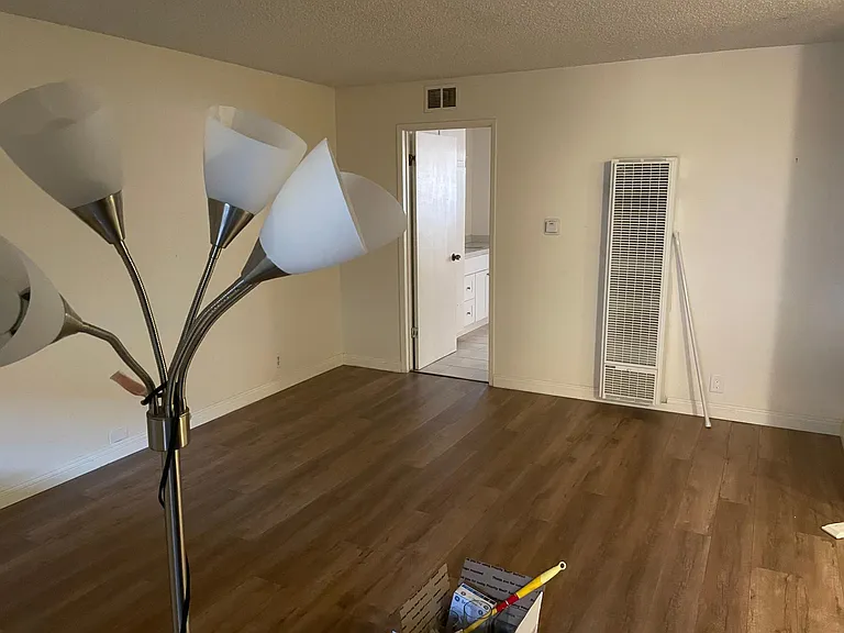 2501 W Redondo Beach Blvd — Photo 4