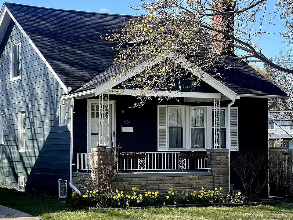 1st image of 702 Cherry Ave