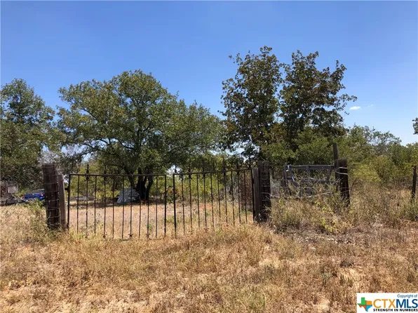 Woodland Hills Rd, Poteet, TX 78065