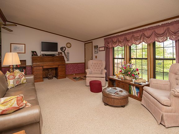 3rd image of 47774 Woodland Dr