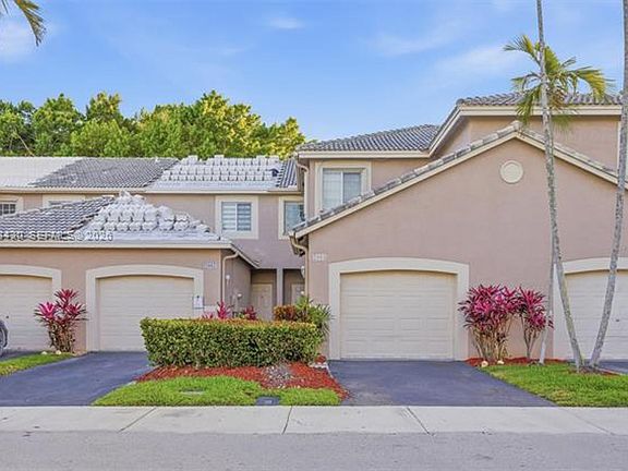 3rd image of 2066 Madeira Dr #Townhouse 2066