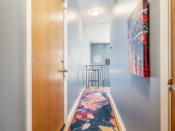 4th image of 603 N Paulina St APT 1N