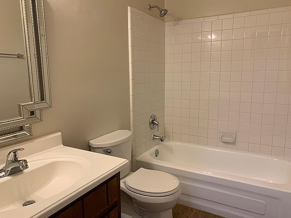 4th image of 124 Locke St #C