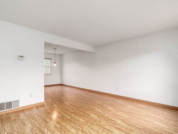 3rd image of 5612 Whispering Oak Blvd