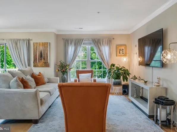 12801 Fair Briar Ln #12801, Fairfax, VA 22033