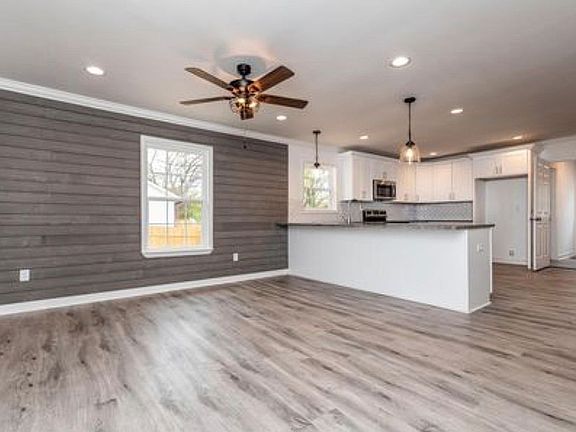 3rd image of 208 Heatherly Dr