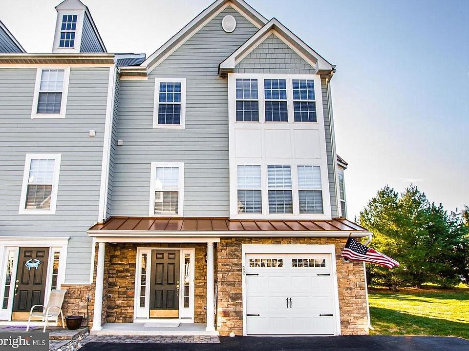 1st image of 22 Heron Ln #19