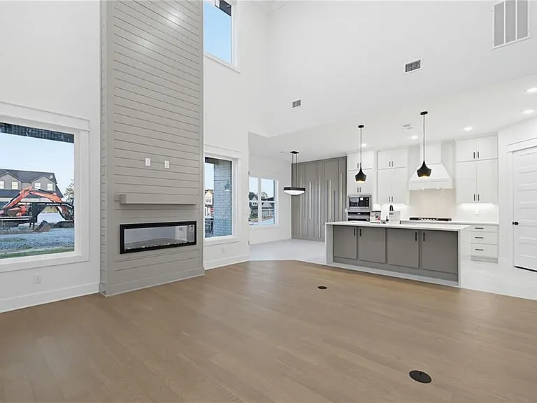 431 Hedge Dr — Photo 4