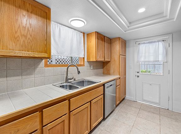 4th image of 1614 W Elm Ave