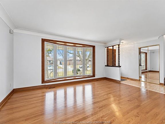 5th image of 1116 Sumach Cres