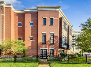 845 W College Pkwy, Chicago, IL 60608
