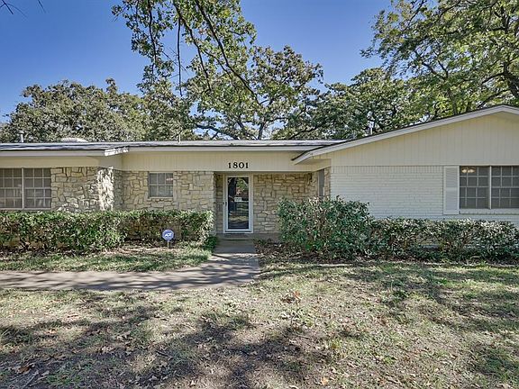2nd image of 1801 Cresthaven Dr