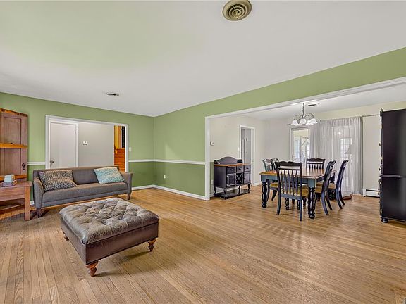 5th image of 933 Big Oak Rd