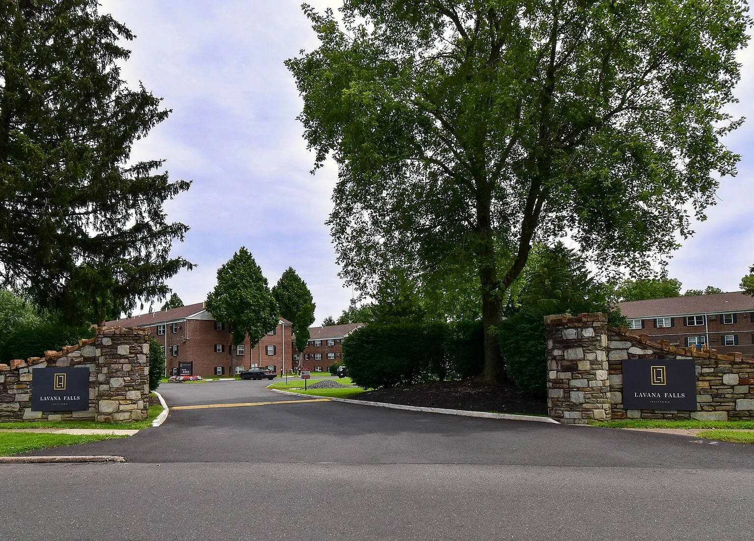 Lavana Falls Apartments — Photo 4