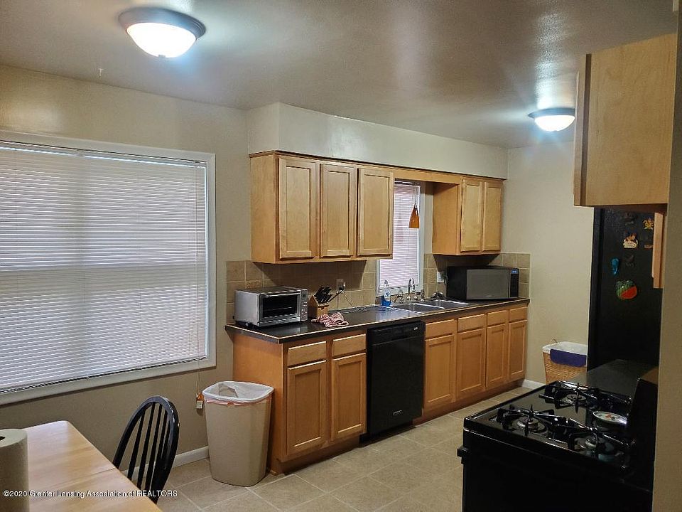 2nd image of 3725 Beechwood Ave