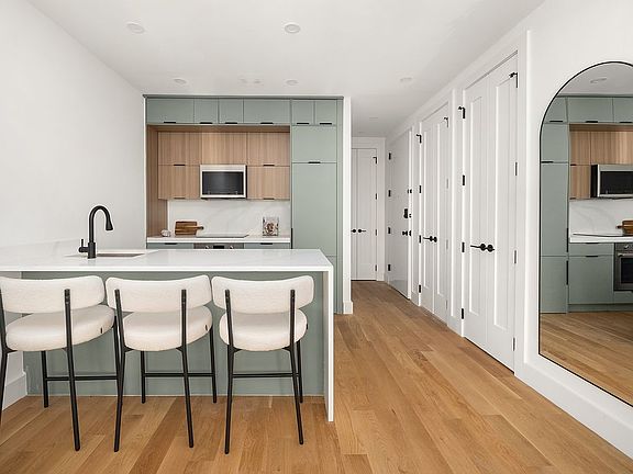 4th image of 32 Schaefer St #2B