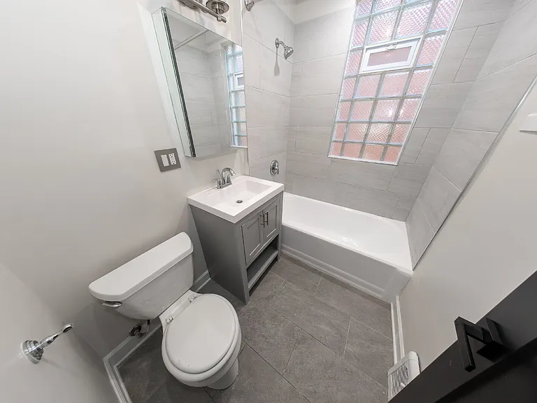 3233 W Berteau Ave — Photo 15