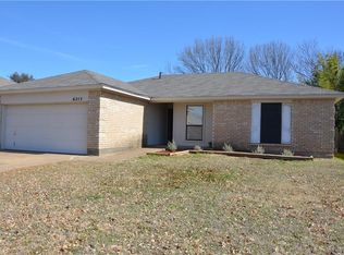 6215 Avanti Dr, Arlington, TX 76001
