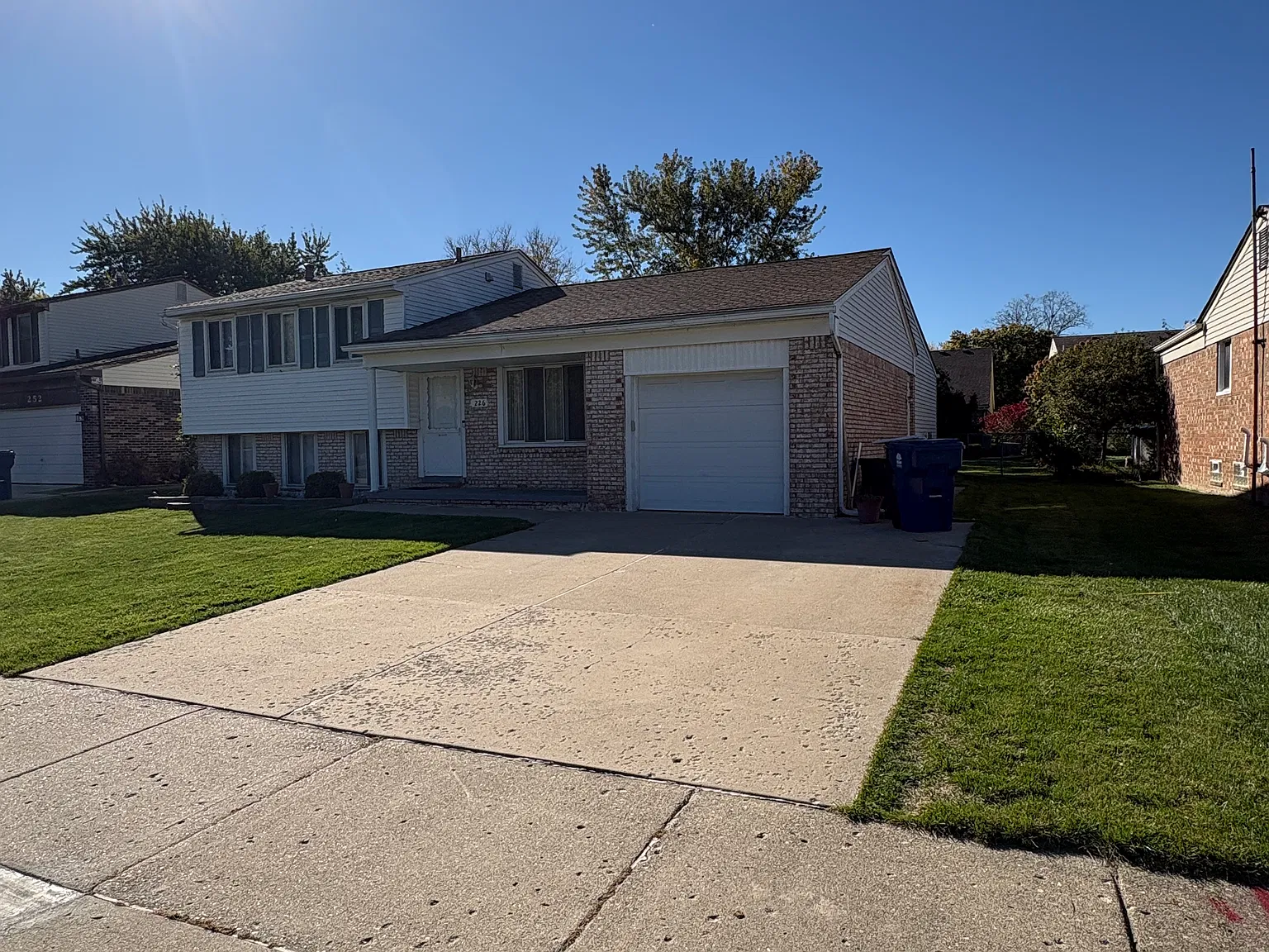 4 bed, 1.5 bath, 1996 sqft, $2,550 — Photo 3