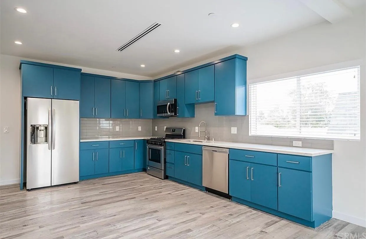 5 bed, 2000 sqft, $4,800 — Photo 3