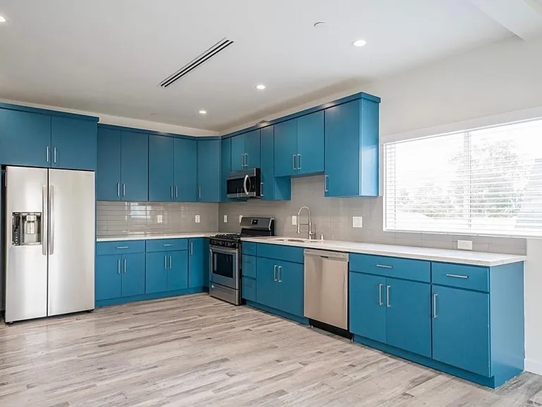 632 N Boyle Ave — Photo 3