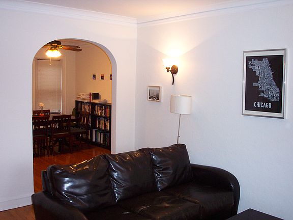 3rd image of 1426 W Thome Ave APT 2B