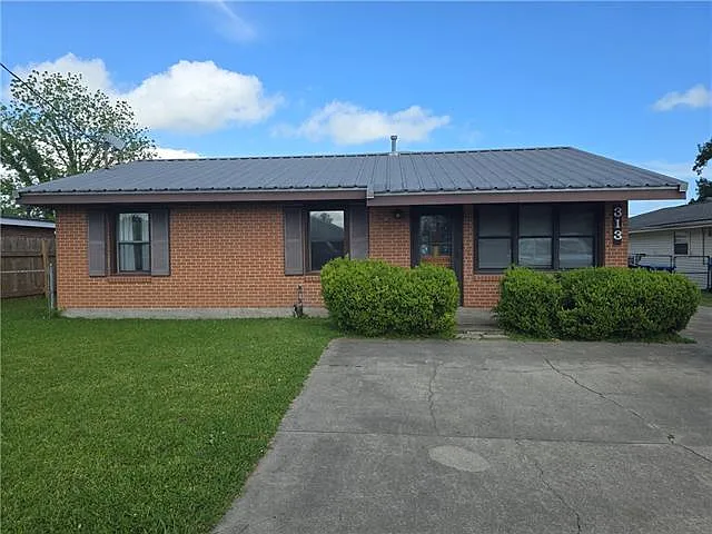 313 Barton Ave — Photo 2