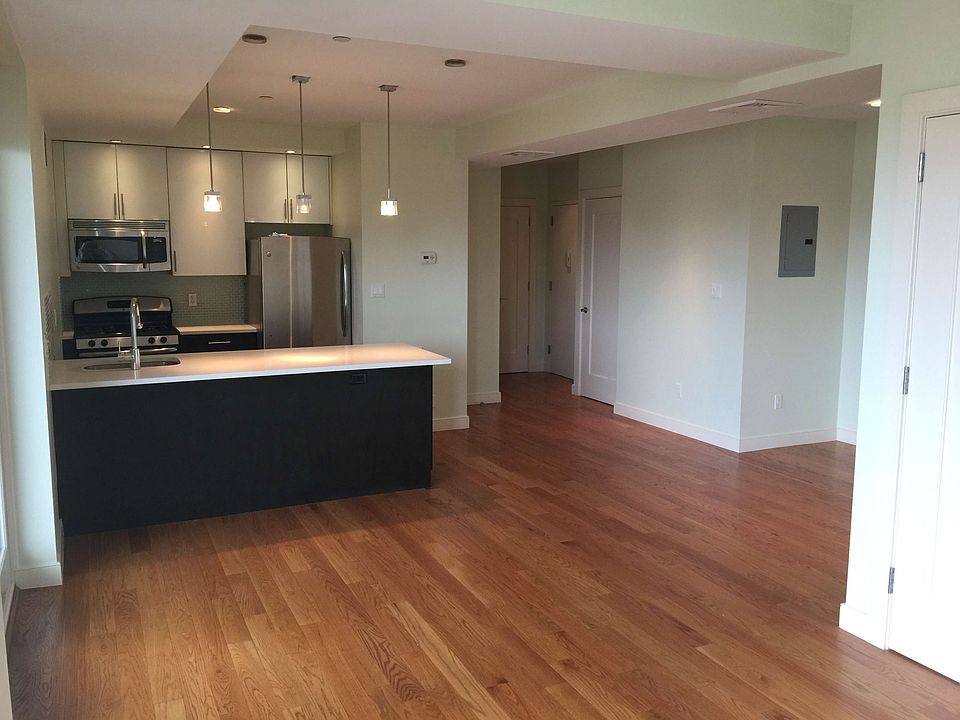 1st image of 2704 Hoyt Ave S APT 3B