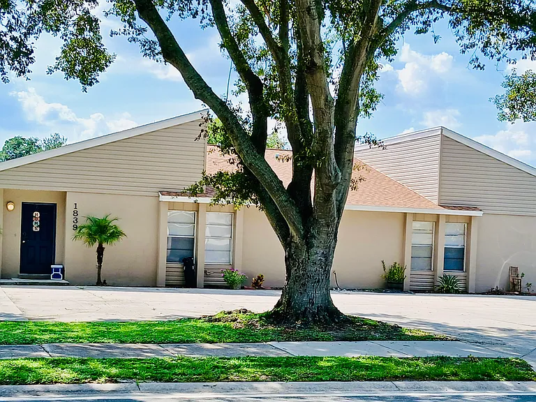 1841 Crystal Grove Dr — Photo 10
